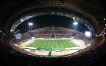 Giàn đèn sân Rajamangala sáng thế nào sau sự cố bị hỏng bóng đèn phải đi mượn?