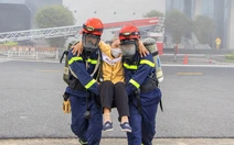 Hàng trăm người diễn tập chữa cháy tại Trung tâm hành chính Đà Nẵng