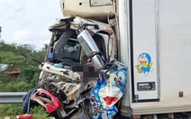 Va chạm với xe đầu kéo trên cao tốc, tài xế xe tải mắc kẹt trong cabin tử vong
