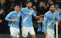 Trung vệ tỏa sáng, Man City chỉ còn kém Arsenal 2 điểm