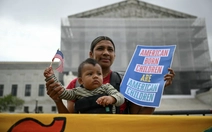 Liệu ông Trump có thành công chấm dứt quyền 'sinh ra ở Mỹ là công dân Mỹ'?