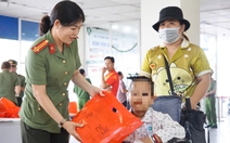 Công an TP.HCM kết hợp tuyên truyền và tặng 300 phần quà cho bệnh nhi ung bướu
