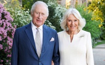 Vua Charles và Hoàng hậu Camilla công bố thiệp Giáng sinh 2025