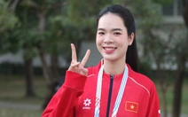 Hoa khôi Thanh Thúy: 'Tôi xúc động khi được cầm cờ Việt Nam tại SEA Games'
