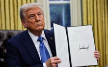 Tin tức thế giới 2-2: Ông Trump đặt bút ký tăng thuế Canada, Mexico, Trung Quốc
