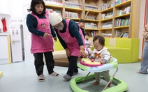 Hàn Quốc: lính cứu hỏa trở thành người trông trẻ 24/7 cho người dân