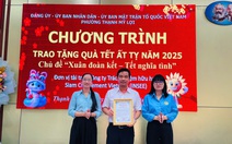 INSEE trao quà Tết cho các hộ gia đình khó khăn