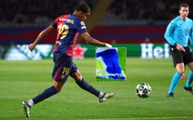 Lamine Yamal ghi siêu phẩm ở Champions League với chiếc giày rách
