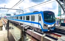 Cuộc thi ảnh Tuổi Xanh: Học sinh đi metro sáng tác ảnh