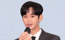 Dân mạng đào ảnh Kim Soo Hyun hẹn hò Kim Sae Ron vị thành niên, gia đình cô sẽ lật ván cờ?