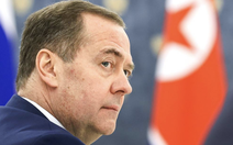 Ông Medvedev ví Ukraine là món ăn trong căn phòng chỉ có Mỹ và Nga