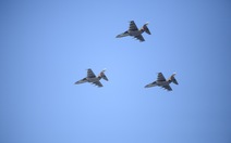 Trực thăng, Yak130 và Su30-MK2 bay tập luyện trên bầu trời trung tâm TP.HCM