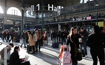 Phát hiện bom chưa nổ giữa ray tàu, đường sắt Paris tê liệt