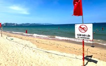 Nha Trang lên phương án trục vớt sà lan bị vùi lấp dưới cát biển