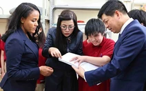 Hai Phu nhân Thủ tướng Việt Nam và Ethiopia thăm học sinh khiếm thị Trường Nguyễn Đình Chiểu