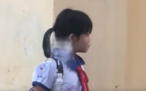 Nữ sinh tiểu học hút thuốc lá trong sân trường, trách nhiệm của nhà trường hay gia đình?