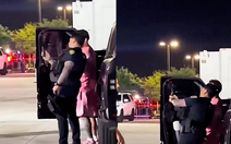 Lionel Messi sửng sốt khi hai cảnh sát Mỹ đến… xin selfie