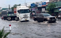 Quốc lộ 1 qua Đồng Nai lại ngập cục bộ sau cơn mưa chuyển mùa