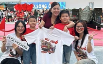 Áo 'Độc lập - Hạnh phúc' tặng du khách