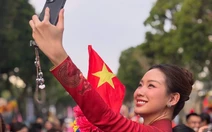 Nghệ sĩ, hoa hậu hãnh diện chia sẻ ảnh sau lễ diễu hành 30-4: Tự hào là người Việt Nam!