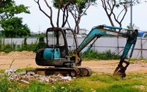 Ai là chủ dự án biệt thự ven sông biến đất vàng thành bãi tập kết xà bần, xe tải?