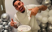 Neymar troll bánh sinh nhật có hình ‘khó đỡ’ của Gabriel Jesus