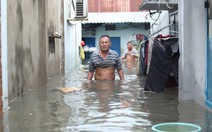 Người dân xóm trọ ở Thủ Đức gượng gậy sau trận mưa  'nhấn chìm' nửa căn nhà