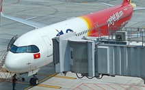 Hàng không rầm rộ bán hàng trên máy bay, Vietjet dừng bán bộ lễ cúng trong chuyến bay Côn Đảo