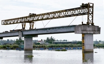 Cầu 220 tỉ ở Quảng Nam thi công 'rùa bò', gia hạn 8 lần vẫn chưa xong