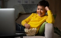 Chỉ 5 phút xem quảng cáo thức ăn nhanh, trẻ lập tức làm điều này