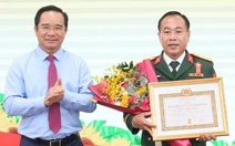Chủ tịch UBND TP.HCM Nguyễn Văn Được trao Huy hiệu Đảng tại quận 1