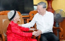 Tổng Bí thư Tô Lâm thăm, tặng quà Mẹ Việt Nam Anh hùng 102 tuổi