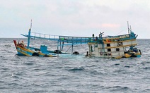 Tàu hàng quốc tịch Liberia đâm chìm tàu cá Việt Nam rồi bỏ đi, 10 ngư dân được cứu sống