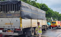 Xe tải gây tai nạn liên hoàn, đôi nam nữ đi xe máy tử vong trước chợ đầu mối Thủ Đức