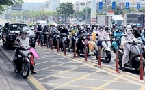 Vẫn dừng xe tại vạch mắt võng, có người dửng dưng khi được nhắc nhở