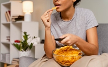 Làm cách nào để ăn vặt mà vẫn giảm cân được?