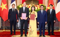 Việt Nam và Pháp ký nhiều văn kiện về điện hạt nhân, vệ tinh và máy bay thương mại