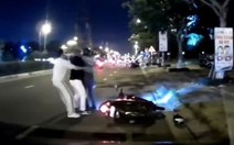 Công an xác minh vụ tài xế GrabBike bị khách dùng mũ bảo hiểm đánh tới tấp