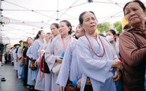 Người dân TP.HCM hoan hỉ vào chiêm bái xá lợi trái tim Bồ tát Thích Quảng Đức