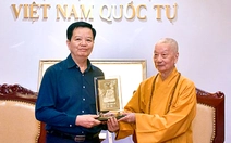 Phó thủ tướng Mai Văn Chính chiêm bái xá lợi Bồ tát Thích Quảng Đức