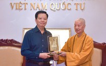 Phó thủ tướng Mai Văn Chính chiêm bái xá lợi Bồ tát Thích Quảng Đức tại Việt Nam Quốc Tự