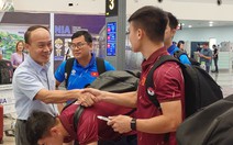 Tuyển Việt Nam được chào đón khi về nước sau trận thua đậm Malaysia