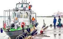 Điều tàu cứu hộ tàu cá bị hỏng máy nơi biển động, gió cấp 6 do ảnh hưởng bão
