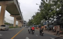 Xác minh clip nam thanh niên đi xe máy bị người khác đuổi theo, đạp ngã