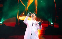 Dàn sao đình đám cùng hàng chục nghìn khán giả bùng nổ tại E-Concert