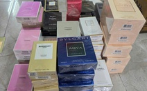 Công an TP.HCM triệt phá băng nhóm mua bán hơn 10.000 chai nước hoa Chanel, Bvlgari, Dior... giả