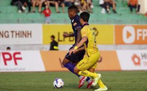 Bình Định - Hà Nội (hiệp 1) 0-1: Xuân Tú đánh đầu mở tỉ số