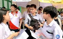 Thầy cô túc trực tại điểm thi tốt nghiệp THPT 'tiếp sức' học trò
