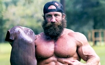 TikToker nổi tiếng vì hay tuyên truyền ăn thịt sống bị bắt với tội danh đe dọa khủng bố