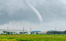 Xuất hiện vòi rồng ở Bắc Ninh; Sơn La mưa trắng trời